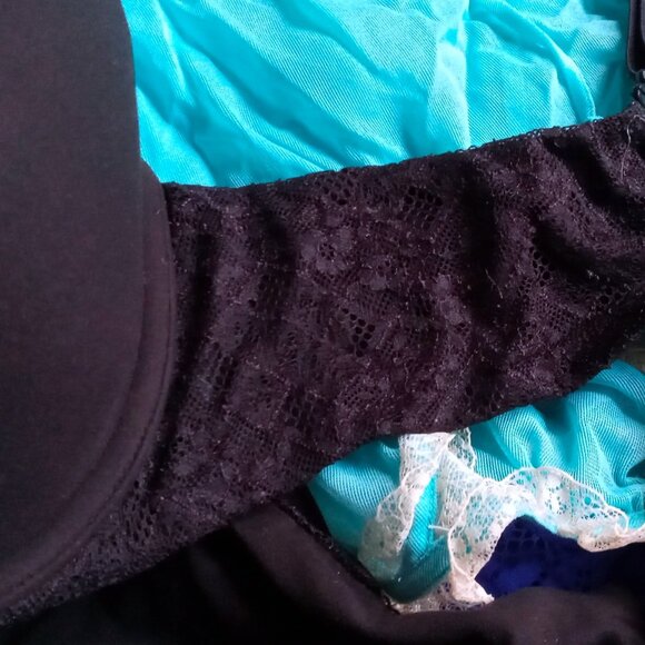 Victoria's Secret Body by Victoria Sexy Black Bra w/Lace Detail Size 36D - Picture 8 of 11